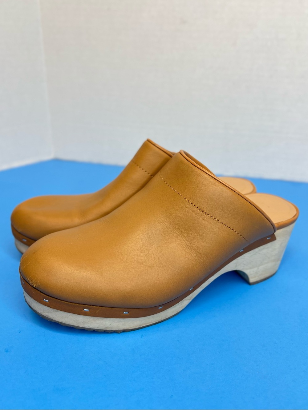 LOFT Womens Leather Mules Size 7.5M Good Condition no Box Some scuffing See pics